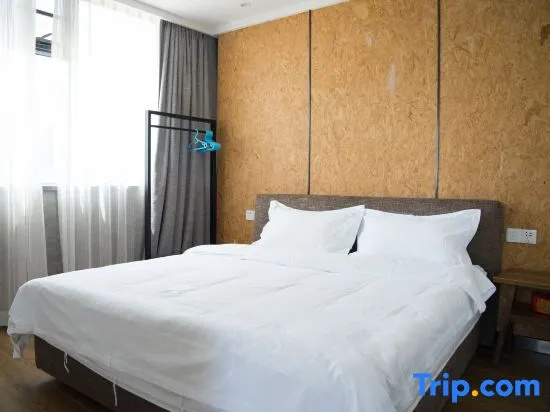 2 Bedrooms Suite with garden view