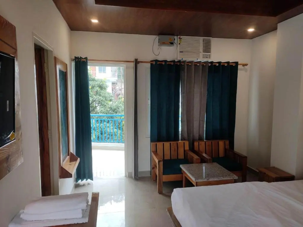Deluxe Double room with balcony (full double bed)