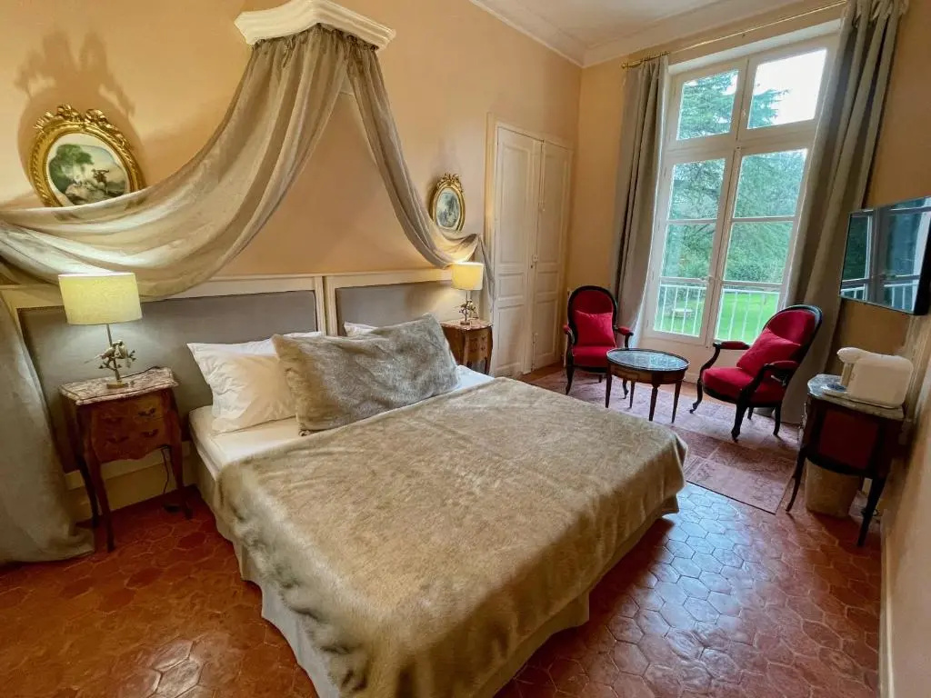 Standard Double room with garden view (full double bed)