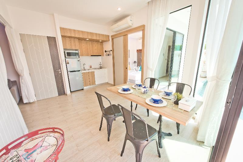 Вилла с 2 комнатами с балконом в Tropicana Pool Villa