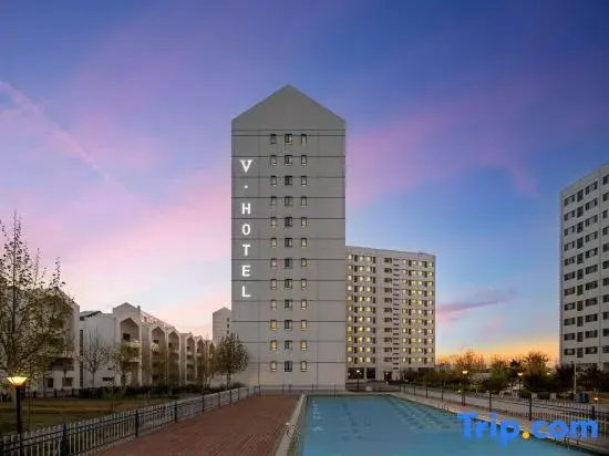 V. Hotel