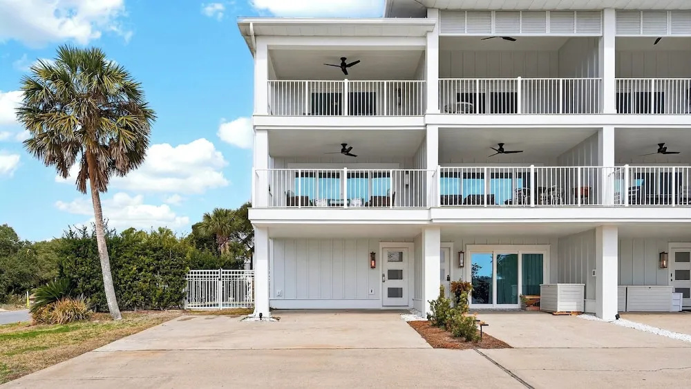 Sandy Pelican by Avantstay Exclusive Beach Access + Private Pool + Firepit + Balcony Sunset Views