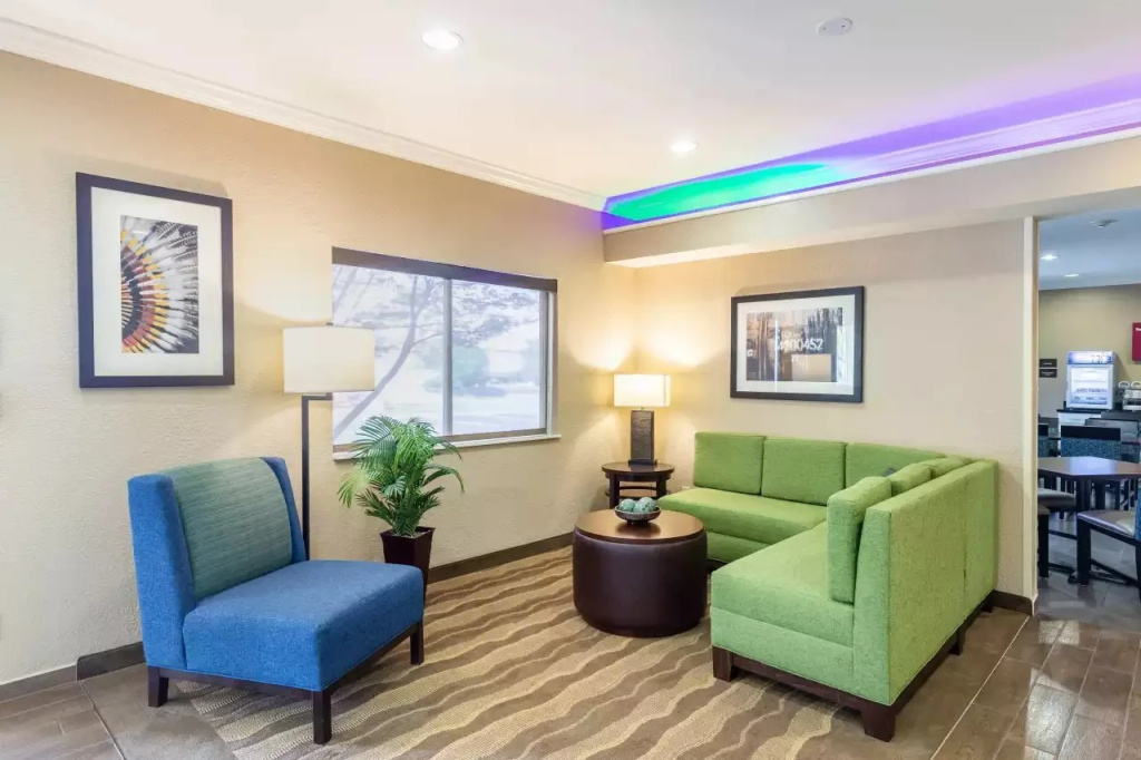 Lobby & Reception