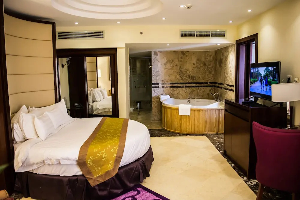 Suite with pool view