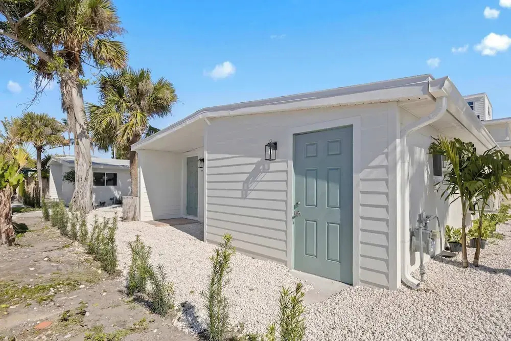 Welcome to The Drift Your Laid-back Beach Escape in Cocoa Beach! 2/2
