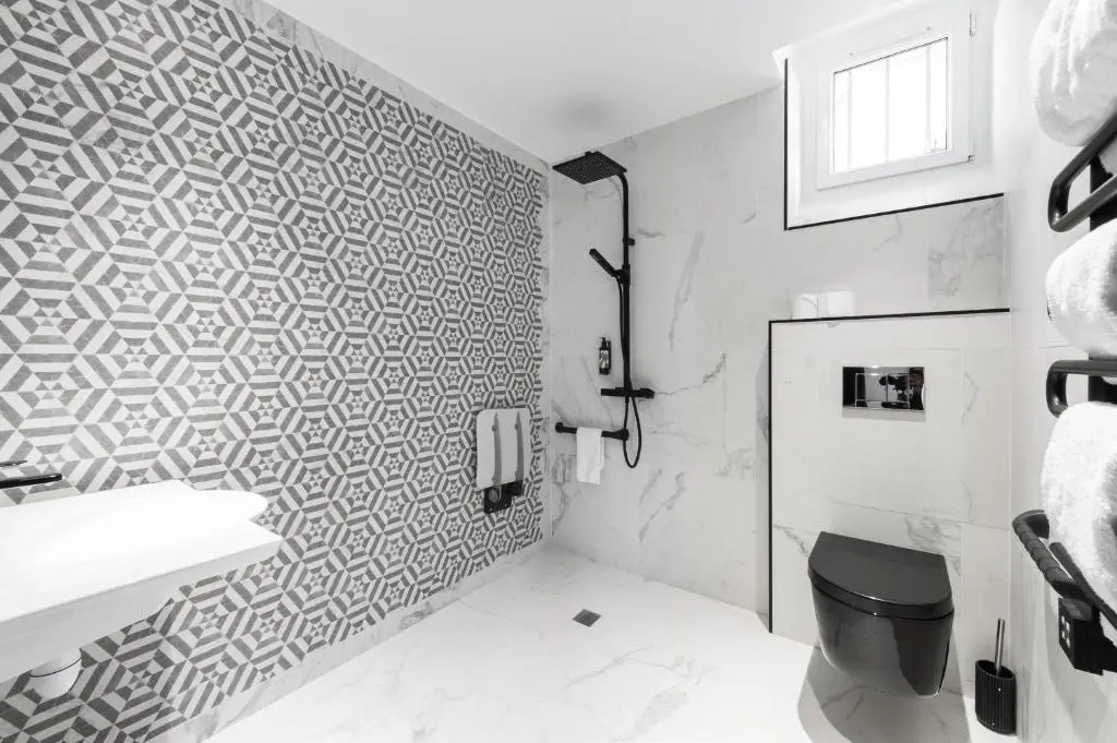 Madrigal hotel 115