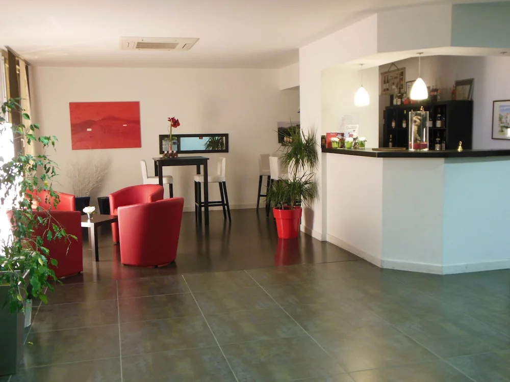 Lobby & Reception