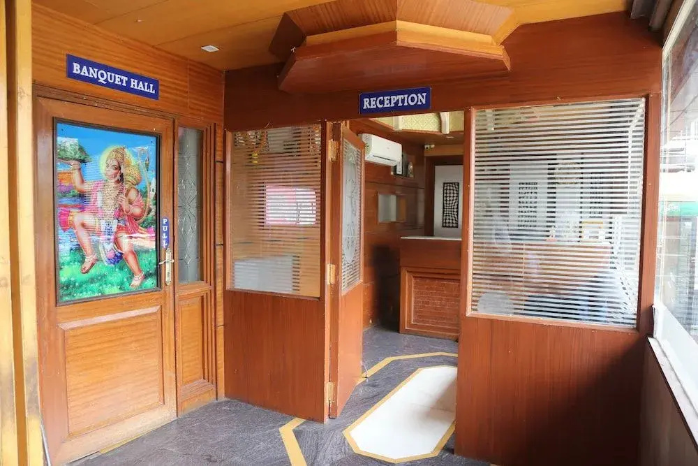 Madhura Inn