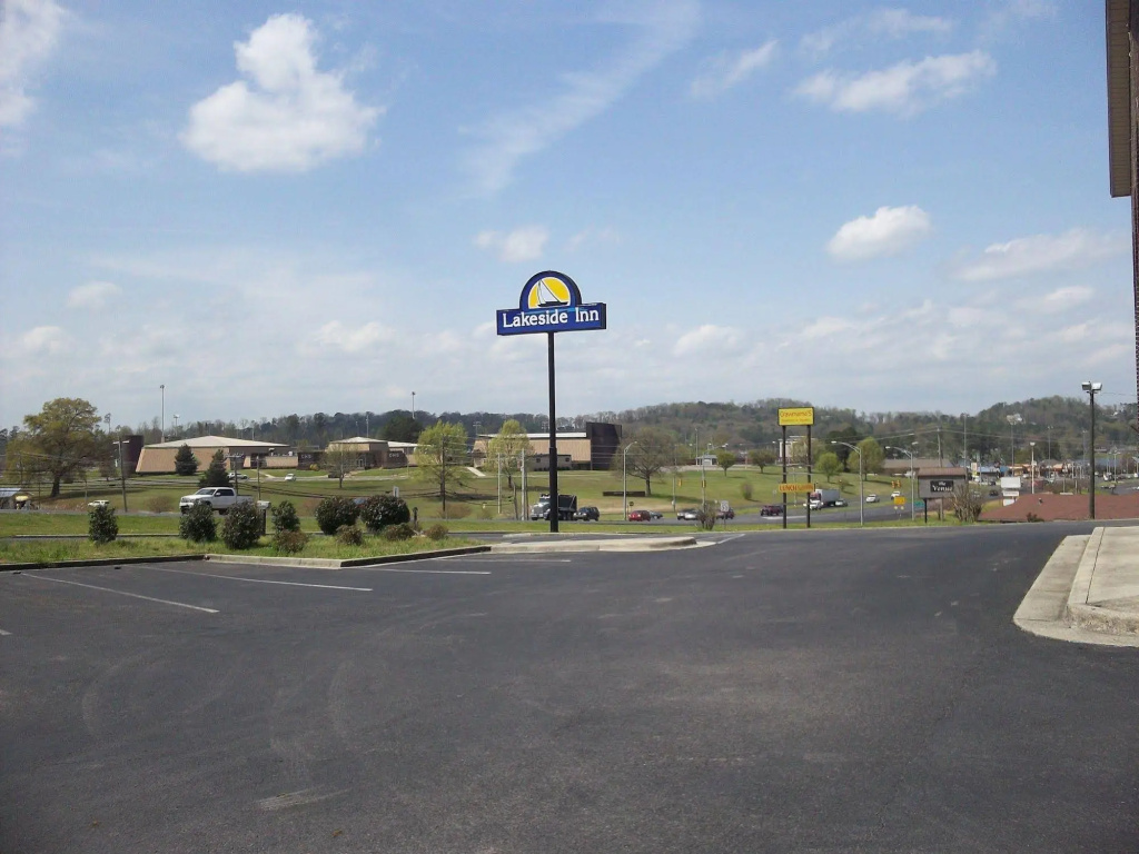 Lakeside Inn