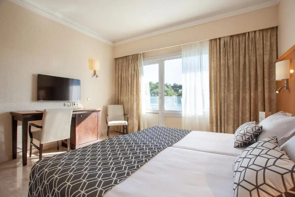 Double room (full double bed)