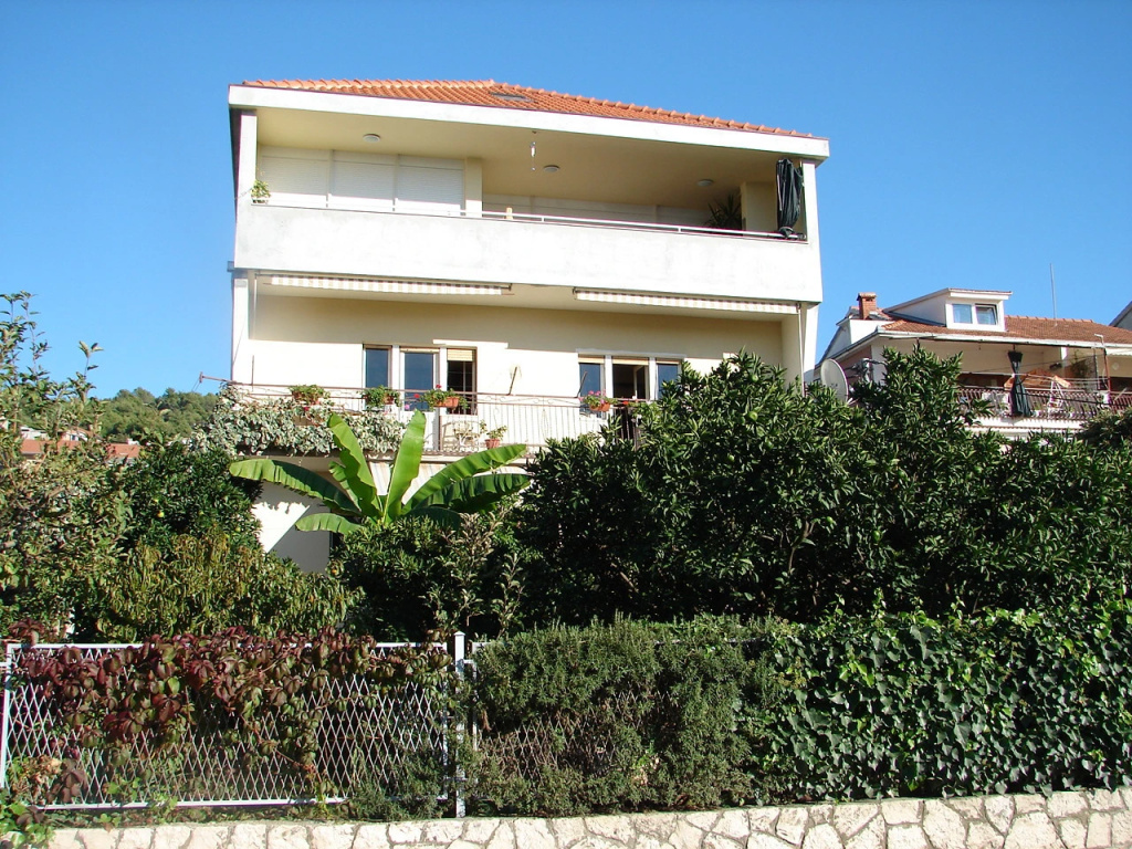 Apartment Laura - 20m from the sea A4 Trogir, Riviera Trogir