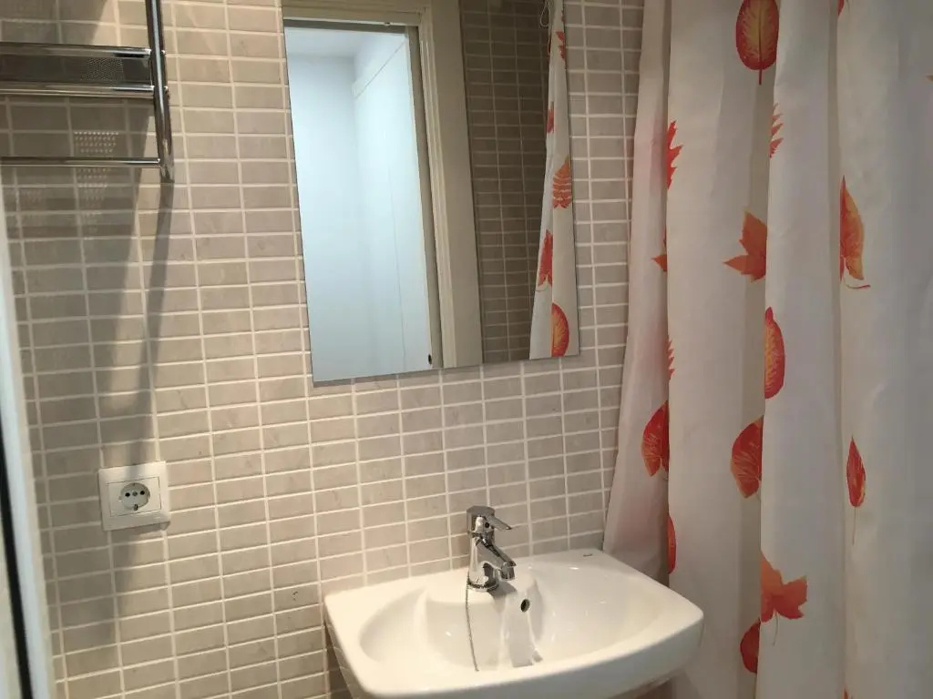 3 Bedrooms Apartment