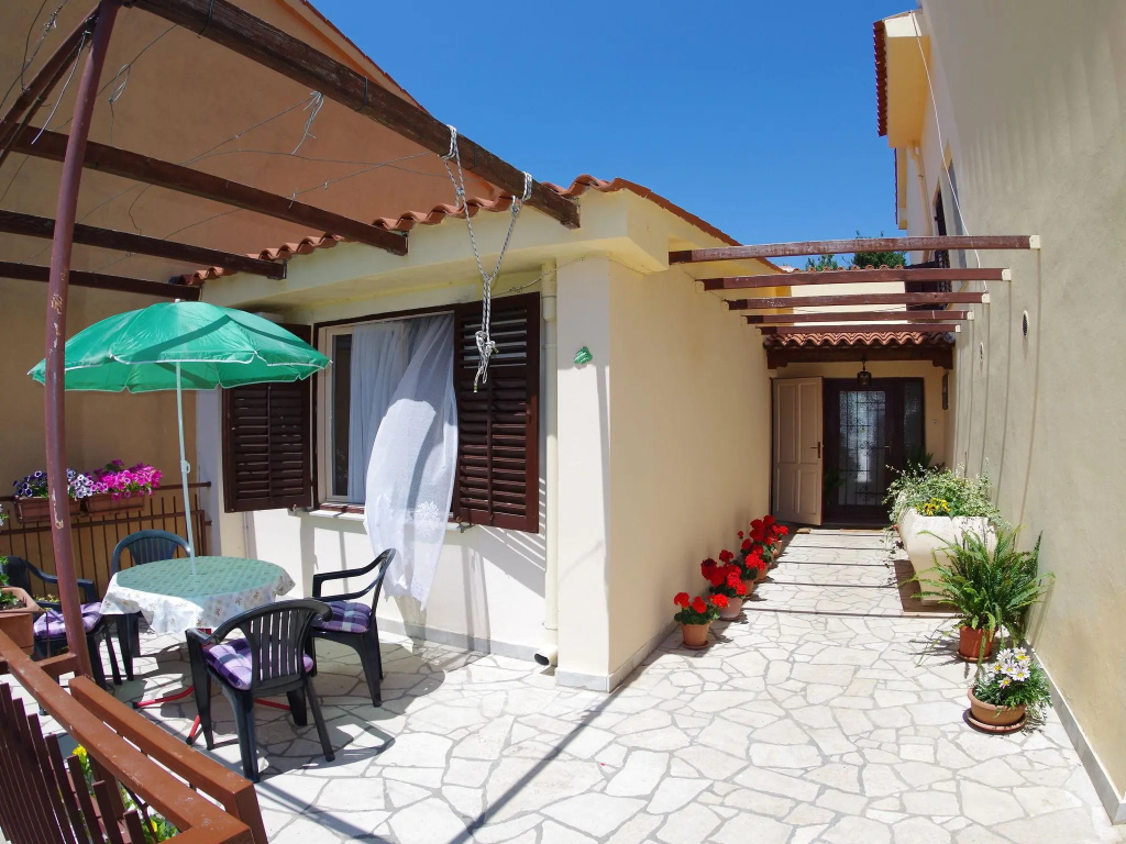 Boutique Apartment in Pješcana Uvala with Balcony