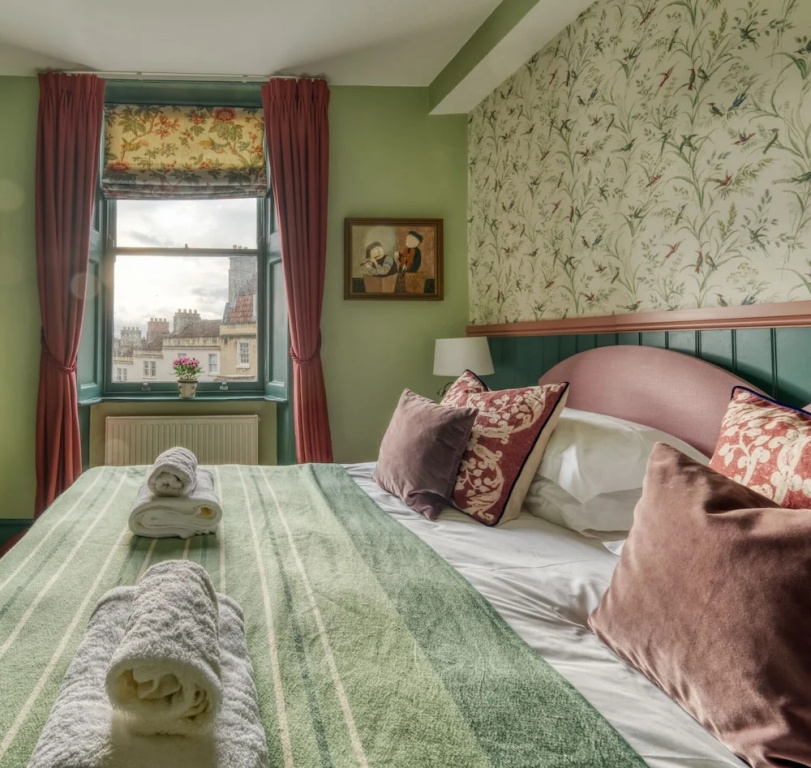 Standard Double room with city view (full double bed)