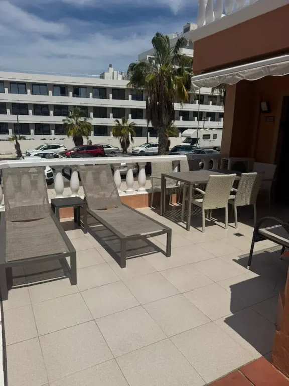 Las Americas 1-bed Apt, Sleeps 5, Pool, Parking