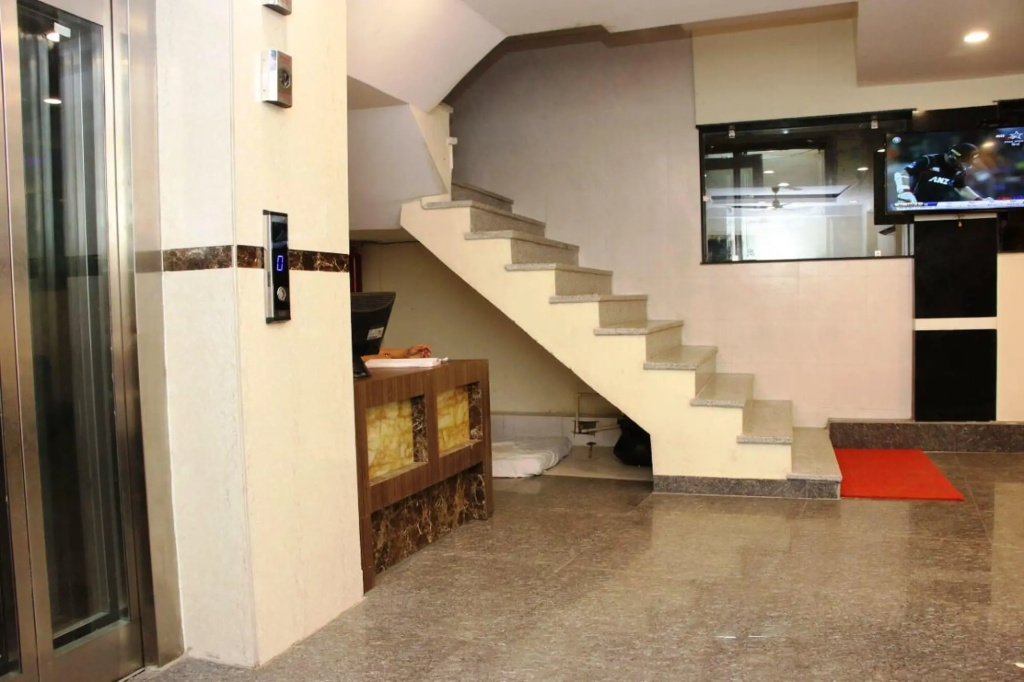 Lobby & Reception