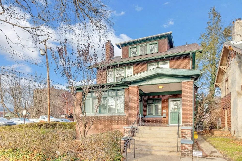 Spacious 3BR Home near Downtown, Oakland & East Liberty! Max 15 nights by RedAwning