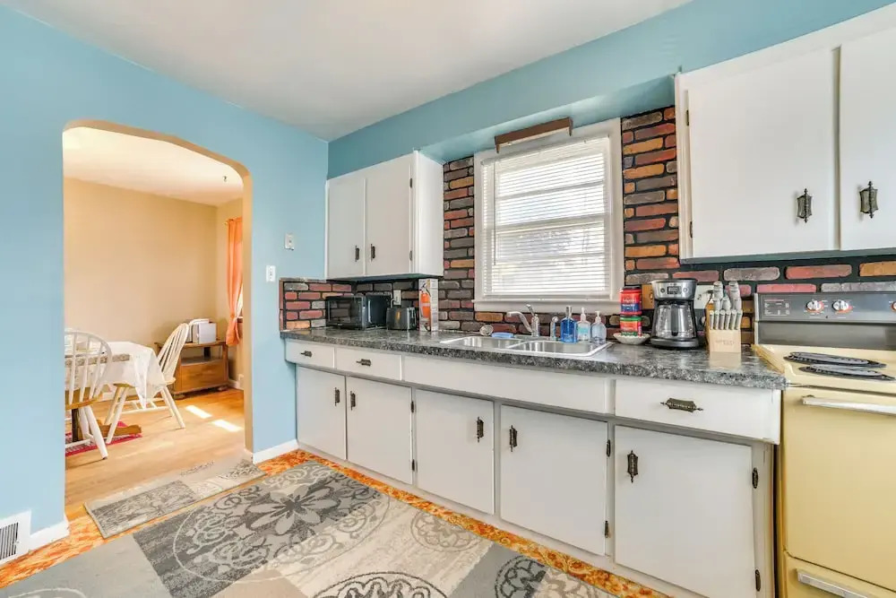 Walk to Beach: Lake-view Home in Alpena! - фото 12