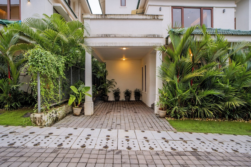 ELIVAAS Anasa 4 BHK With Pvt Pool