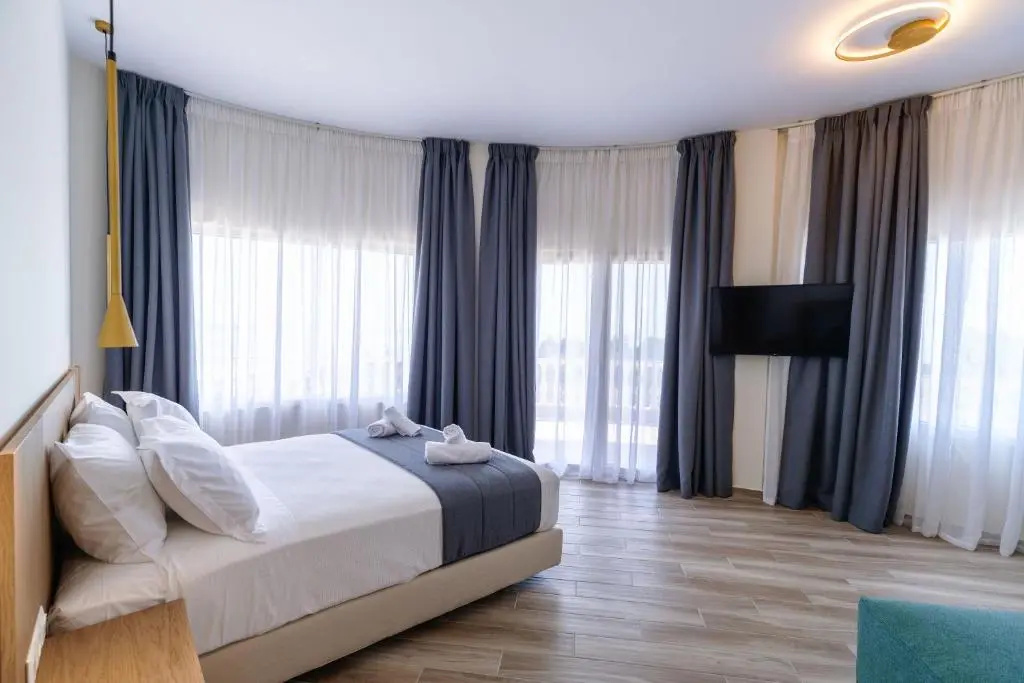 Deluxe Suite