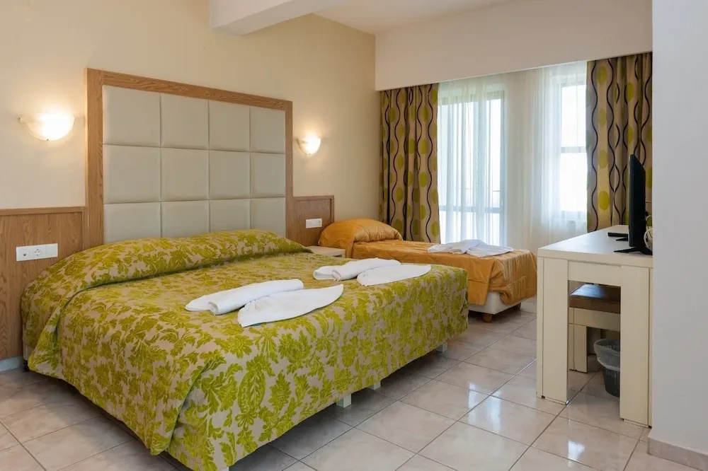 Standard Triple room with balcony and with sea view