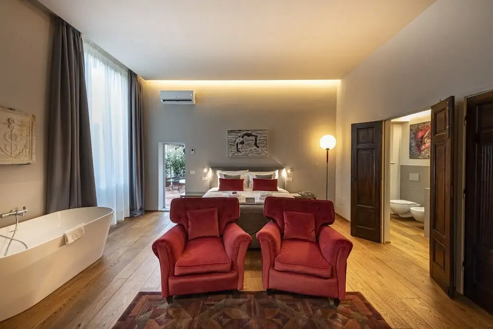 Deluxe Double room with balcony (full double bed)