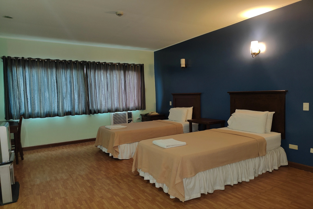 Oftana Suites Cebu near Oakridge — 5