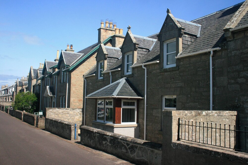 2 Links Place