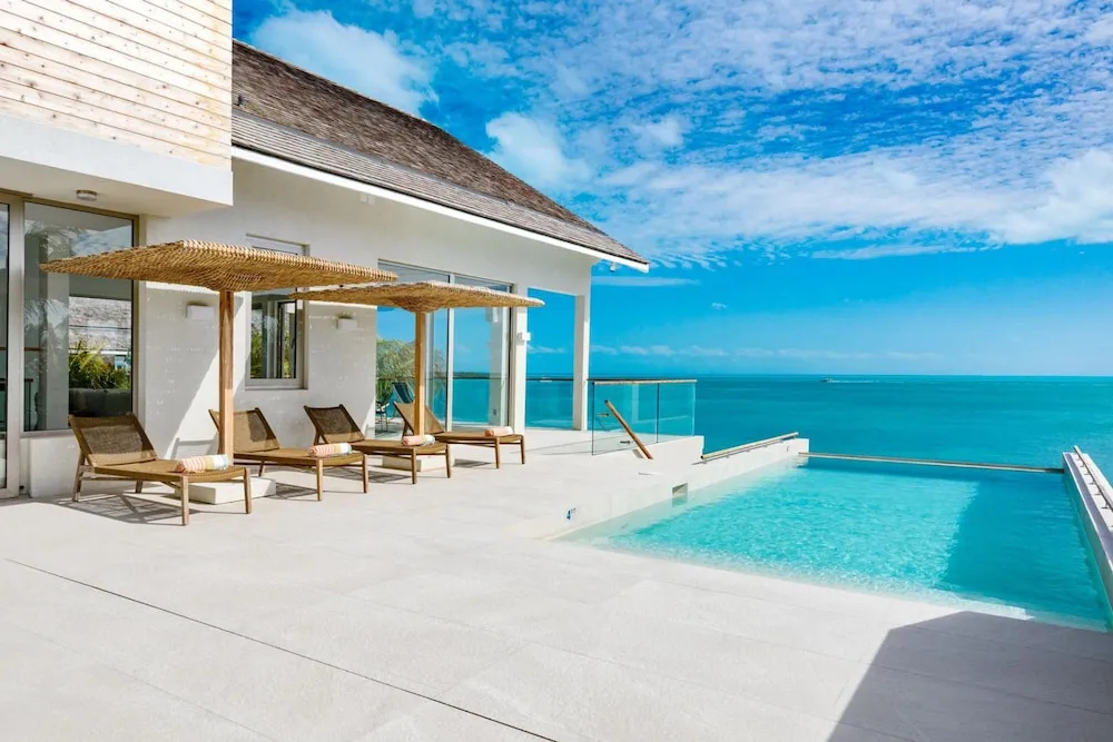 La Mer Villa West Luxury Oceanfront on Sapodilla Bay