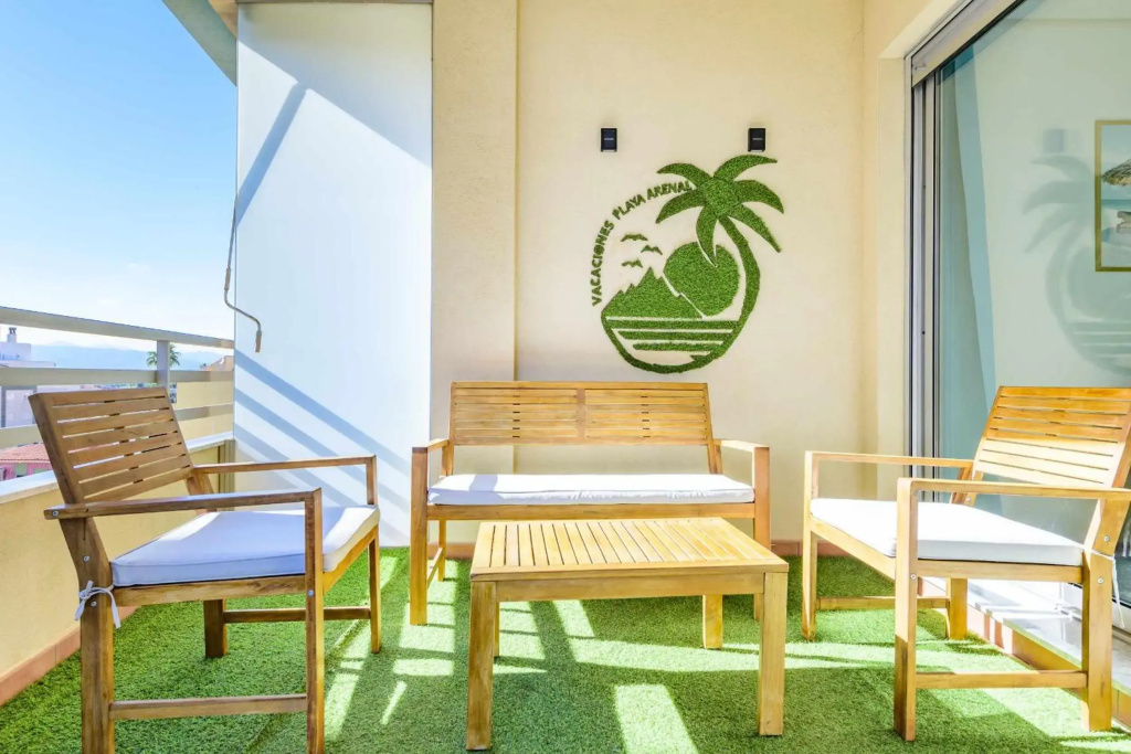 Apart Port Arenal con terraza y piscina