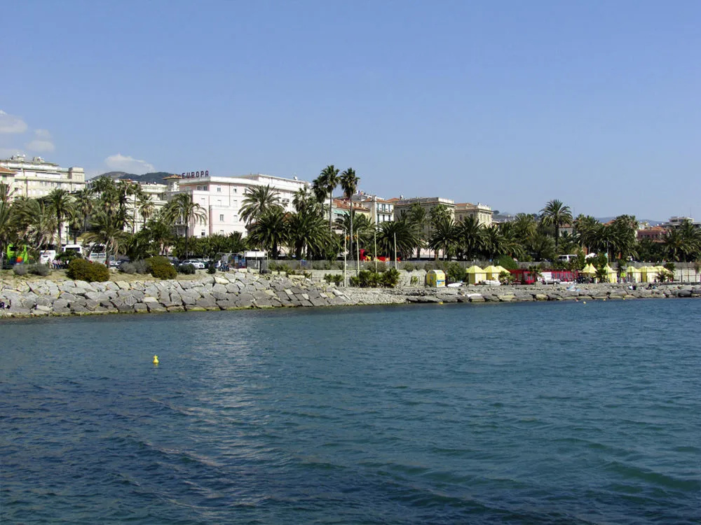 Beach & Waterfront