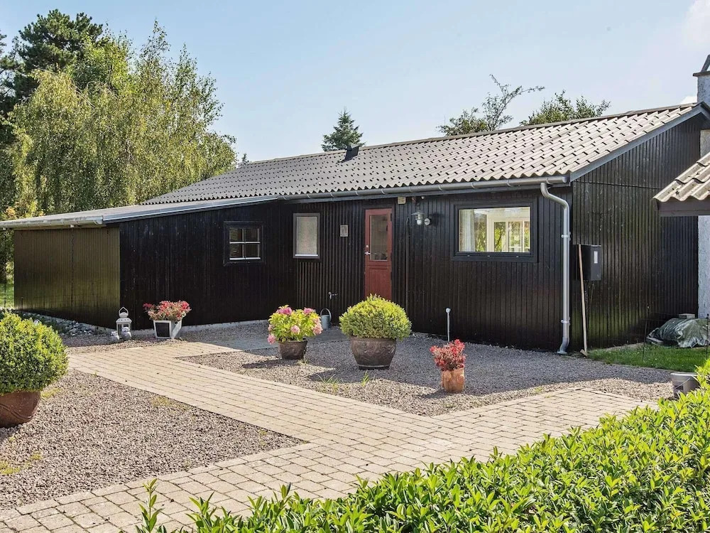 Charming Holiday Home in Falster Near Sea - фото 9