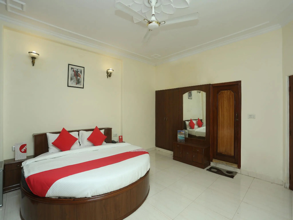 Deluxe Double room (full double bed)