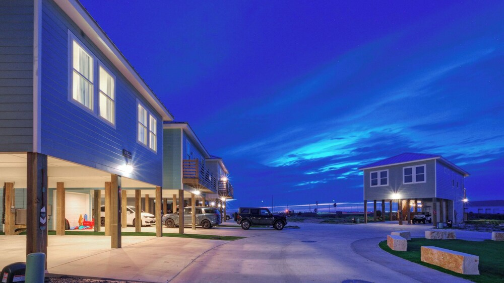 Private Pool, Fire Pit, Beach Boardwalk Access, Views The Madison by Avantstay