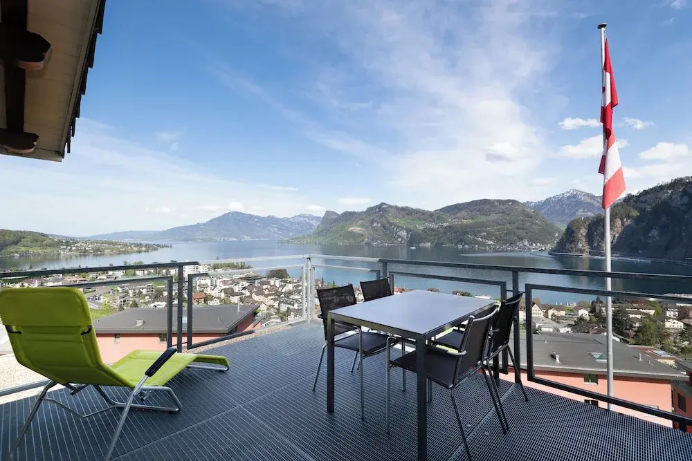 Suite with balcony and with lake view