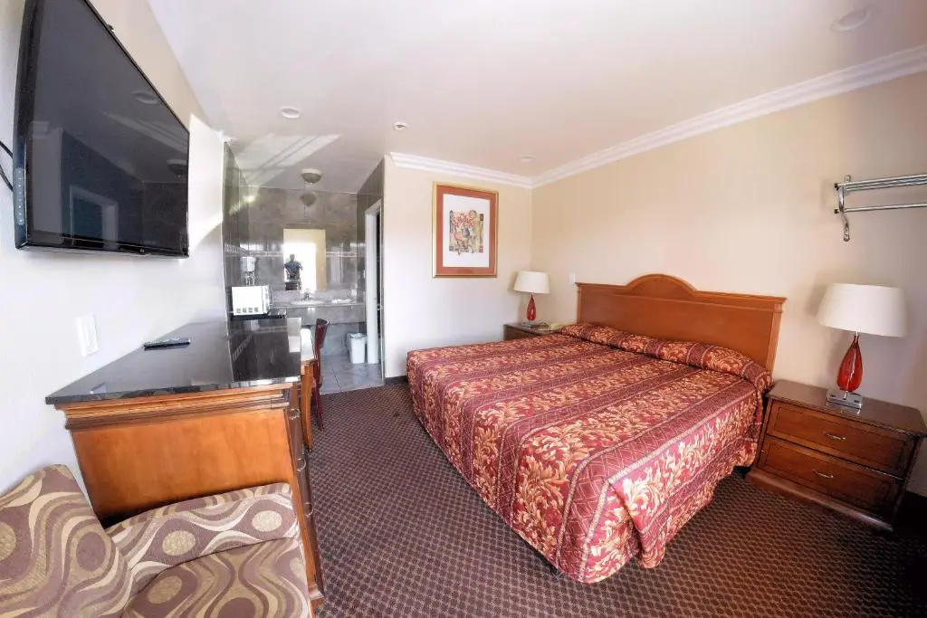 Standard Double room (full double bed)