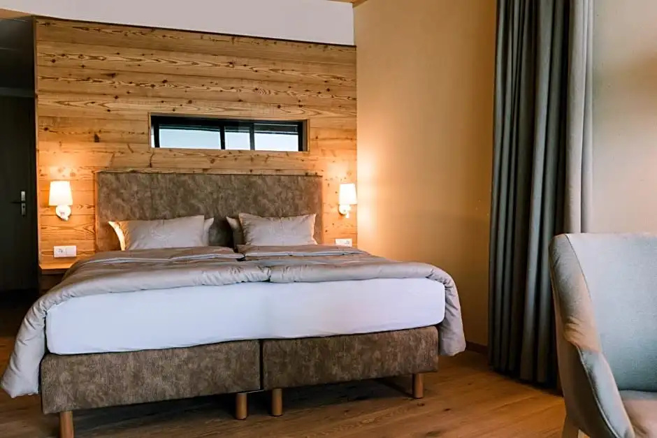 Standard room with lake view