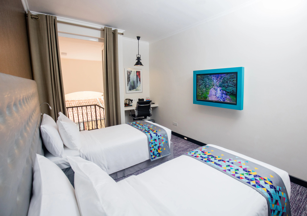 Fairway Colombo - Sri Lanka's First Hotel With Robot Technology — фото