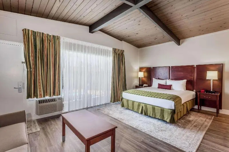 Ramada by Wyndham San Diego North Hotel & Conference Center - Chambres