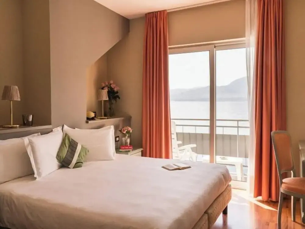 Superior Double room with balcony and with lake view (full double bed)