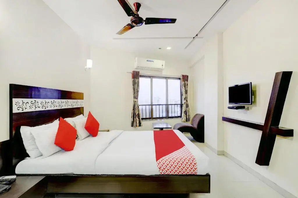 Hotel Skylawn by OYO Rooms