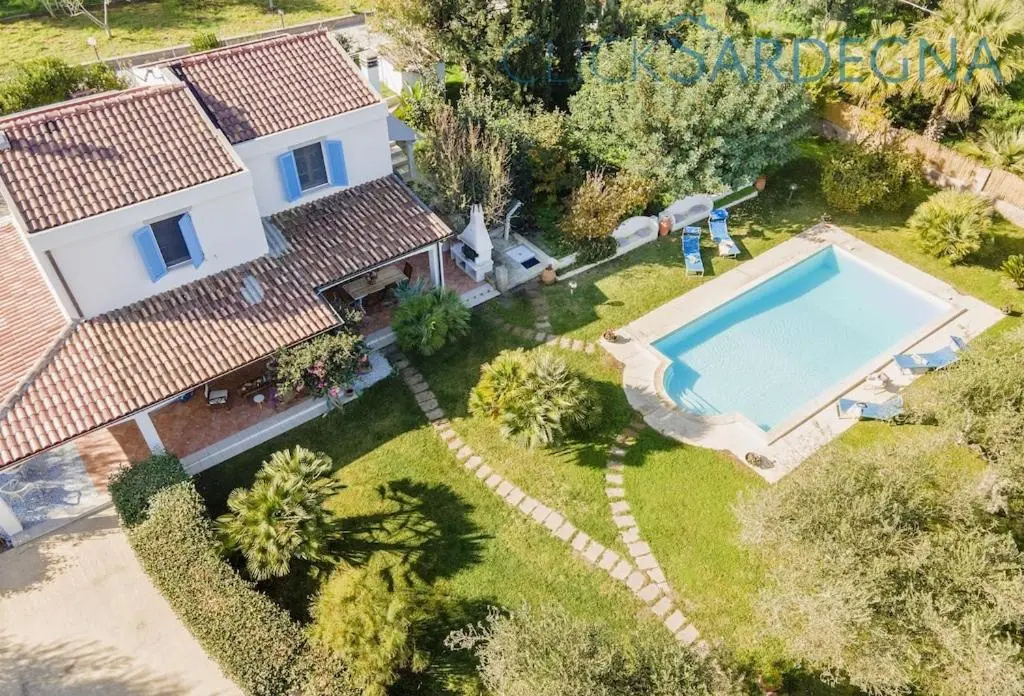 Alghero, Villa Josephine With Spectacular Swimming Pool, for 8 Guests