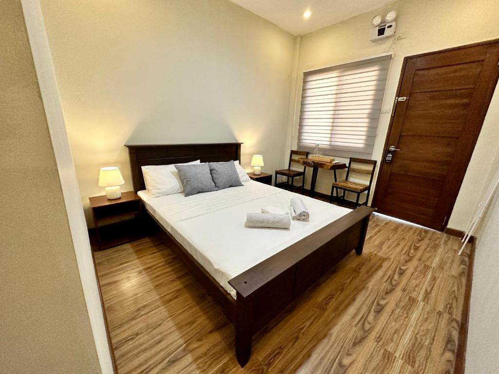 Standard Double room (full double bed)