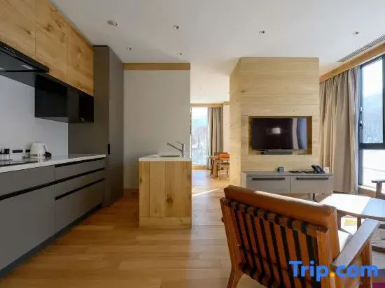 Yu Kiroro, Ski-In Ski-Out Luxury Residences