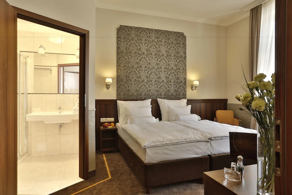 1 Bedroom Standard Double room with balcony (full double bed)