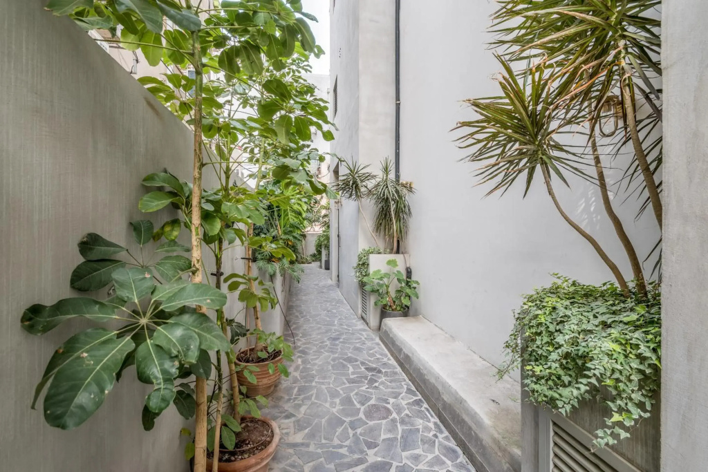 Trendy and cosy apartment / Balcony
