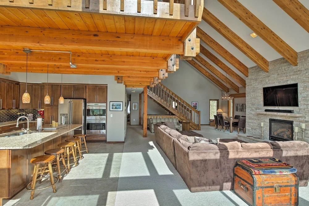 Luxurious Grand Lake Vacation Rental w/ Hot Tub! - фото 21