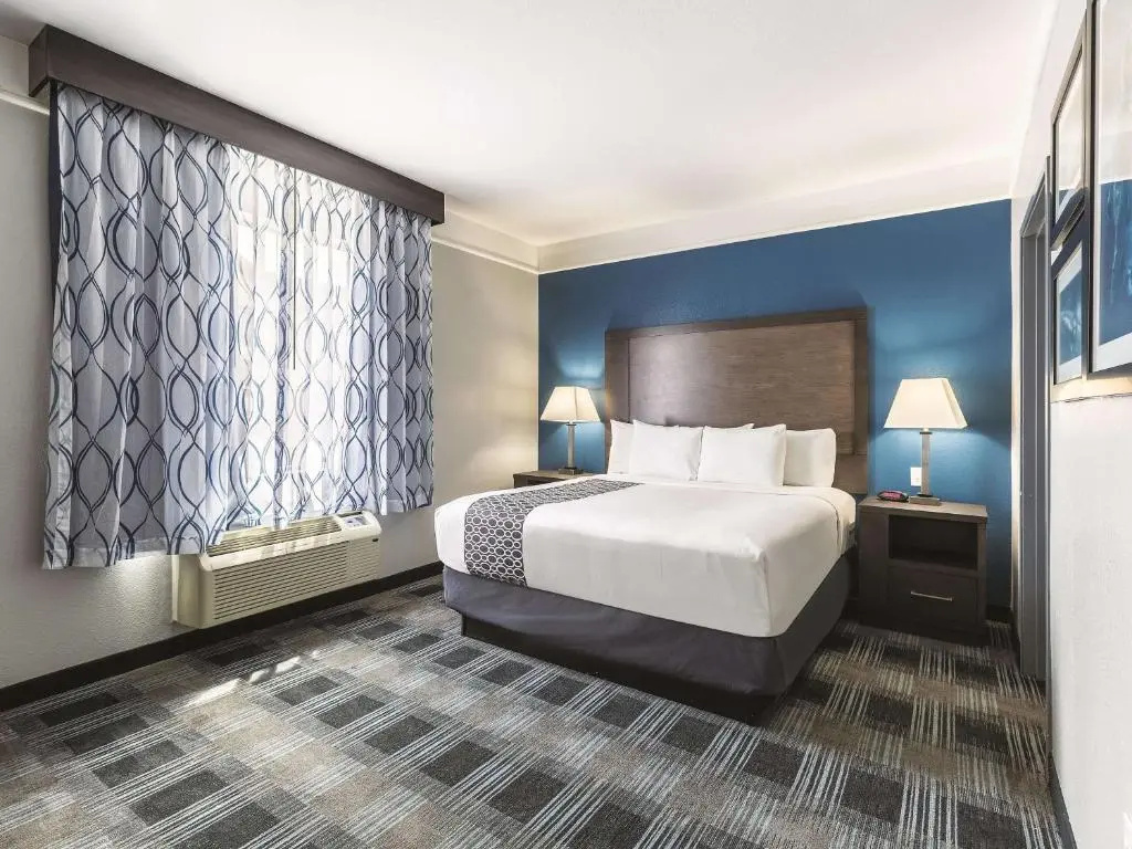 Platinum Inn & Suites Webster - Chambres