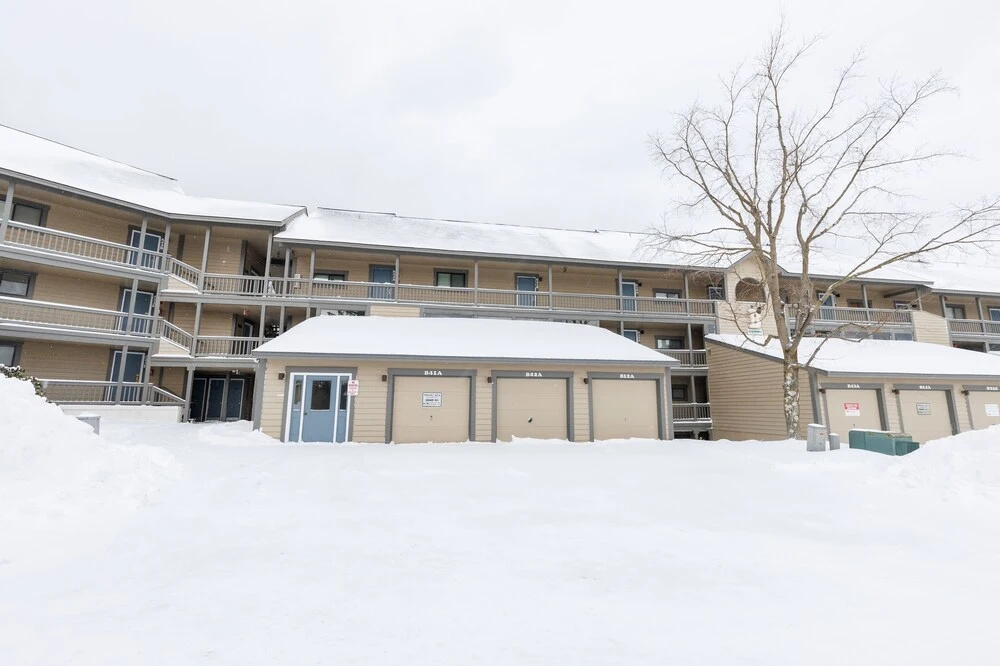 Seven Springs Stoneridge 3 BR Condo, Private Deck by RedAwning