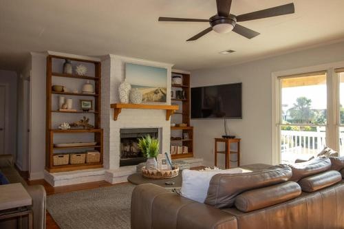 475 Tarpon Boulevard - Four Bedroom House